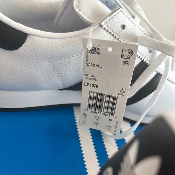 NWT Adidas Samoa Big kids White and Black Sneakers size 7 - Picture 2 of 4